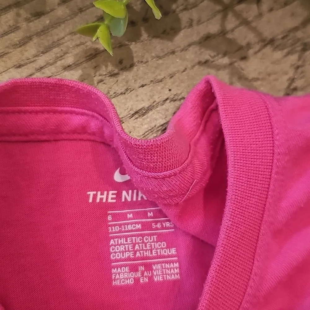 Nike Kids Pink Graphic T-Shirt Size 6